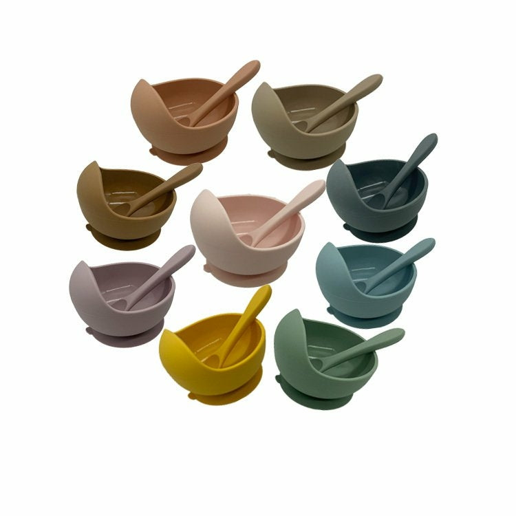 09 bowls de silicone com colheres de silicone de cores diversas.